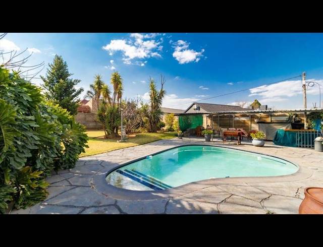 3 BEDROOM HOUSE FOR SALE IN VAN RIEBEECK PARK